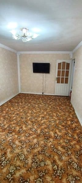 Фарход бозорни ёнида 4 хонали квартира ижарага бераман без м