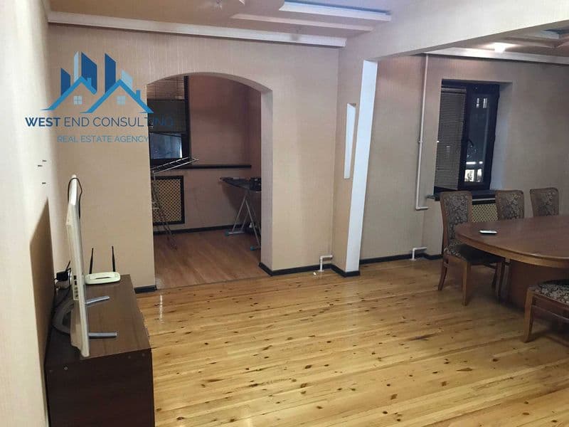 Дом Банковский в центре города, улица Мирабад, напротив Mira — фото 4