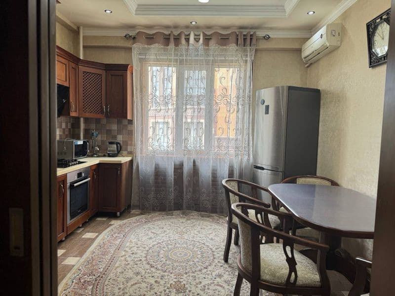 Алайский базар ,ориентир чуть дальше супер центр ,Голден хау