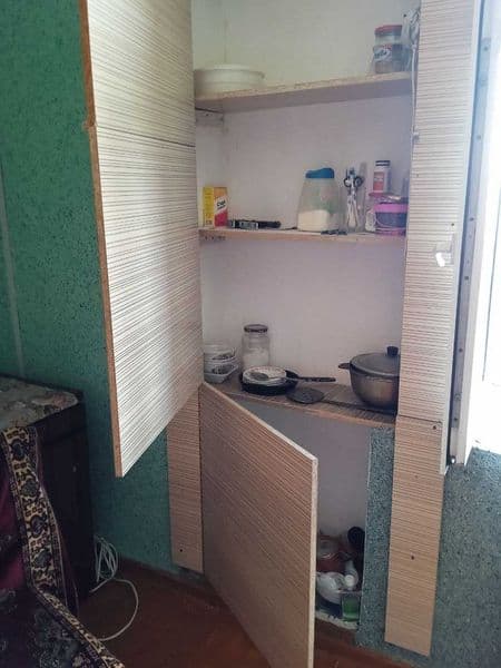 В квартире 2 комнаты, душ и туалет с раковиной. Для нагрева  — фото 2