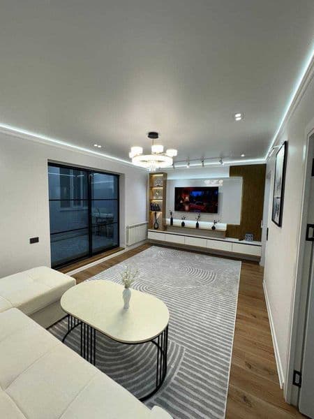 Сдается квартира с красивым ремонтом<br />
<br />
• Район: Я