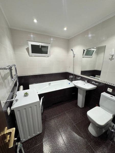 Аренда !<br />
3/1/5 (77 серия) кирпичный дом, со всем необх