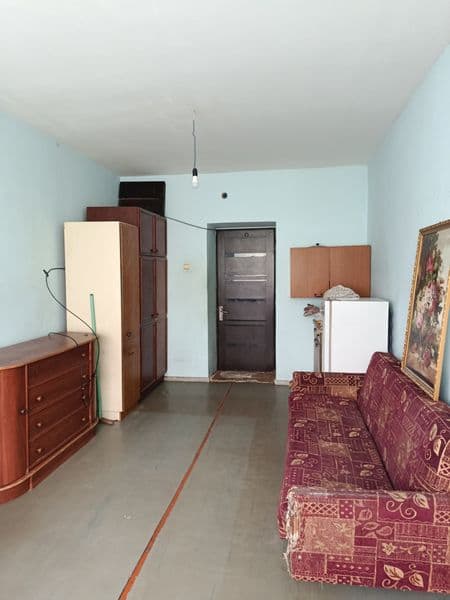 Сдаю комнату 18 КВ.м  в общежитии. Кухня и санузел общии в к