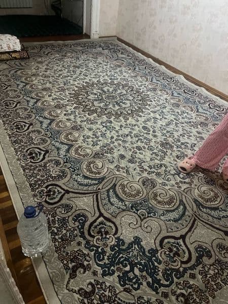 Kvartira ijaraga <br />
Faqat qizlarga bezxozayka <br />
Mak