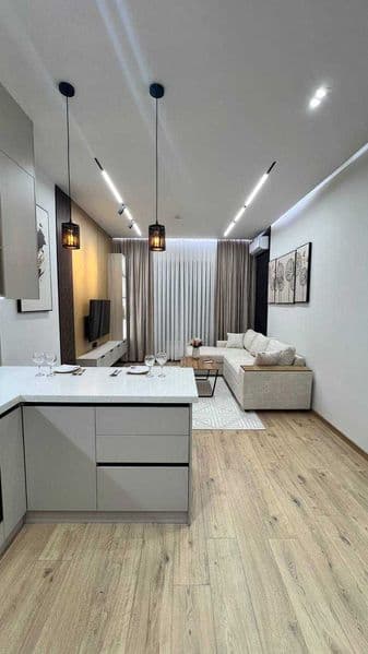 • Район:  Шайхонтохур<br />
• ЖК: Ташкент Сити Бульвар<br />