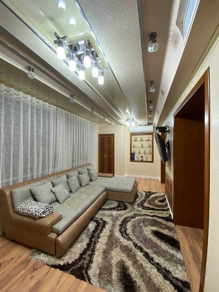 Сдается квартира М.Космонавтов.евро ремонт и полностью обста