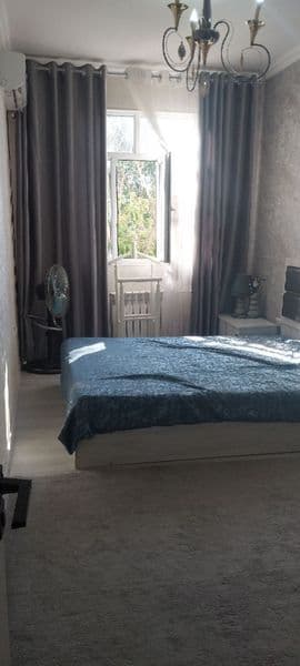 Yakkasaroy shota rustamavelida joylashgan 4 etaj lift bor ha