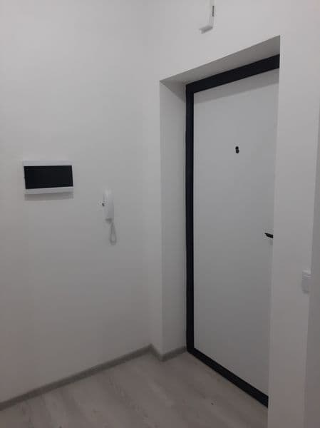 O'qiydigan yoki ishlaydigan qiz bola kvartiraga qo'yiladi, S