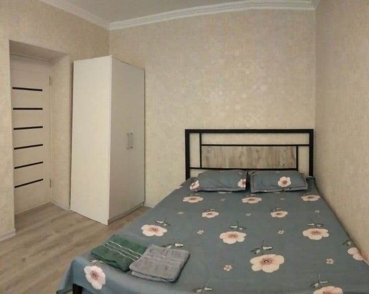 chilonzor farxadskiy bozor oldi oaziz orqasida 2 xonali uy s