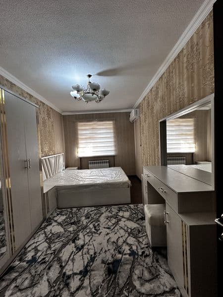 Srochna sergeli tumani 8 xudud 3 hona 2 ta konditsonerli uy 