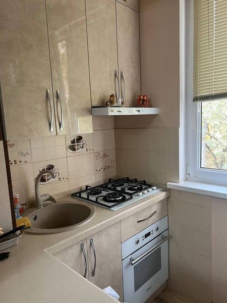 Здаю 2 ком лисунова 4  все мебел техника есть  только семья 