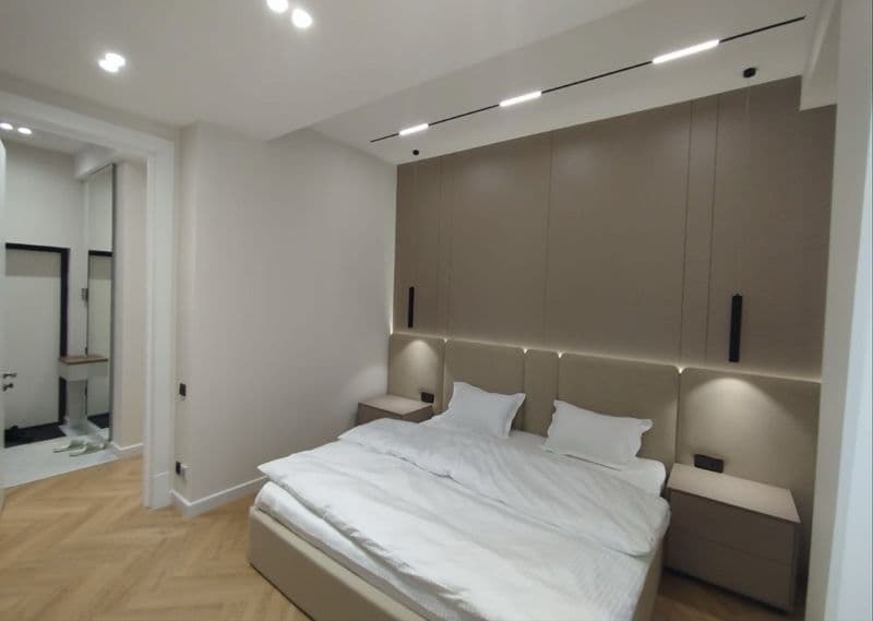 • Район:Мирзо Улугбекский<br />
• Ориентир: Алайский базар<b