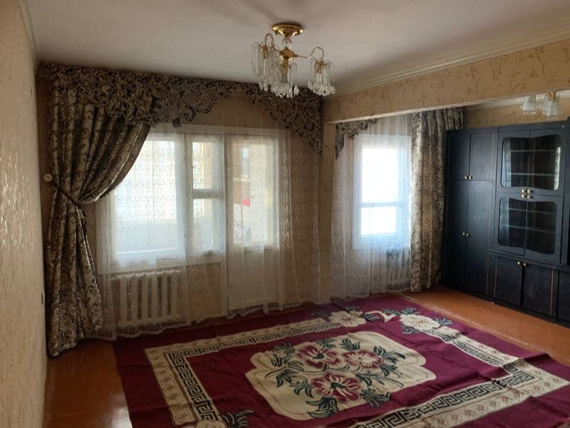 Рядом есть: Больница, поликлиника, Школа, Детская площадка, 