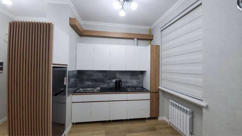 Район: Яккасарайский<br />
Адрес: Парисен<br />
• Комнат: 1<