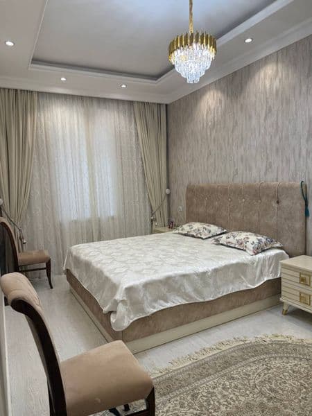 Сдам в аренду <br />
3 комнаты 90 кв м 850$<br />
Реставриро