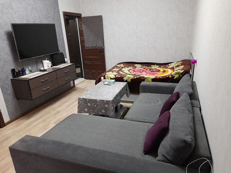 Срочно аренда чиланзар 3 квартал<br />
1 ком.<br />
2 этаж<b