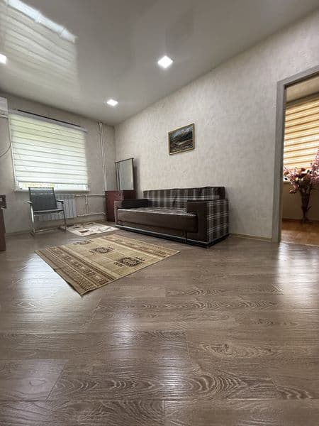 Срочно сдам 1в2-х переделанную квартиру на Кадышева, место о