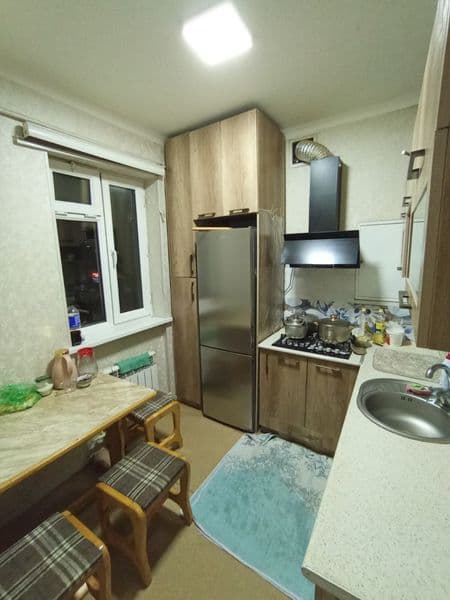 Квартира метро олдида хамма шароити бор.