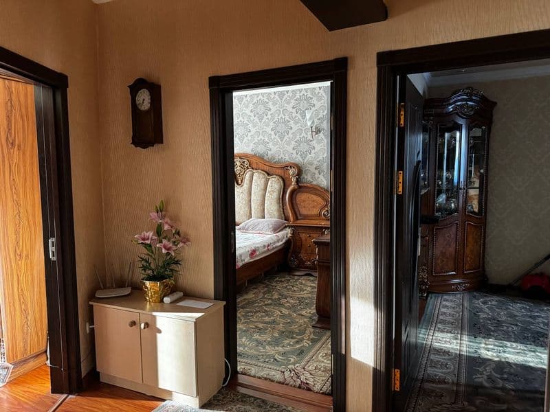 На Себзаре ц 17/18 сдается 4х комнатная квартира