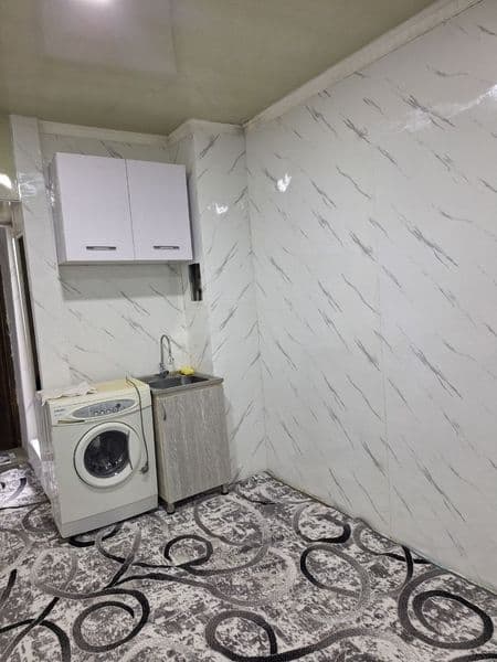 В квартире есть:  Телевизор, Холодильник, Кухня в калидоре, 