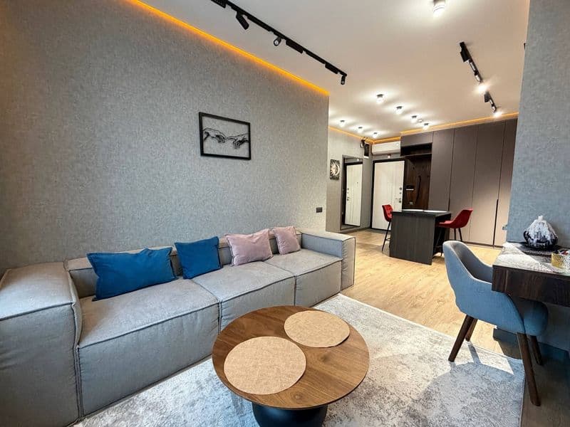 Отличное расположение дома - всё рядом - много магазинов, Це — фото 4