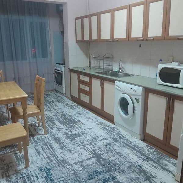 Аренда метро Хамза двух комнатная.  Есть телевизор холодильн