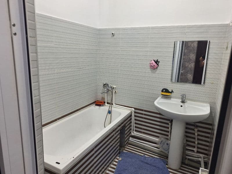 Mirzo Ulugʻbek metro bekati<br />
Mirzo Ulug‘bek metro yonid — фото 4