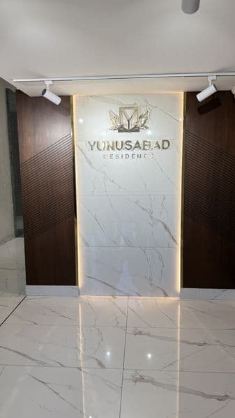 Qo‘riqlanadigan, yashil hudud<br />
Avtoturargoh mavjud<br /