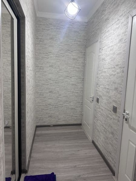 Сдается 1 комнатная квартира, переделанная в двух на массиве