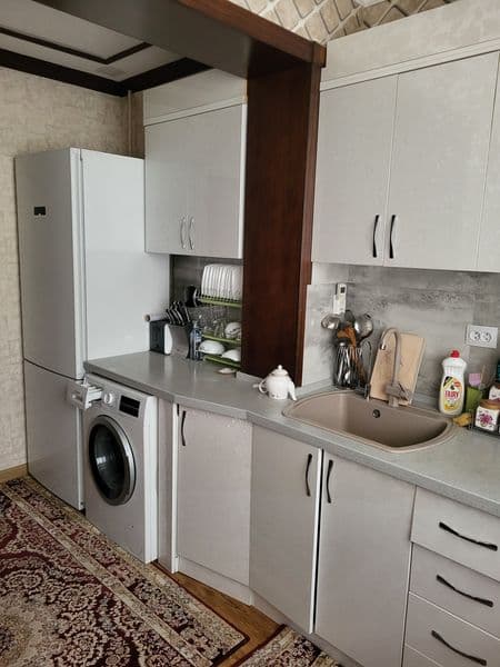 Арендага 3.хонали уй коракамиш 2/1 берилади оилага евро ремо