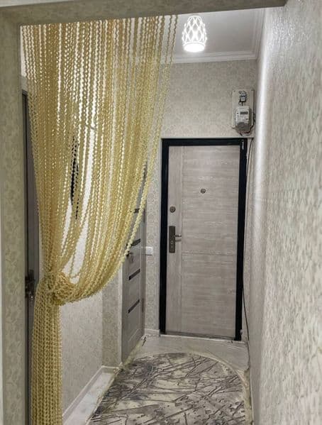 Chilonzor tumanidan nomdor somsa kafeni oldida kvartira bor 