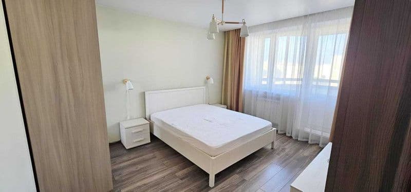 2 комнатная квартира на 9 этаже,<br />
В квартире есть все н