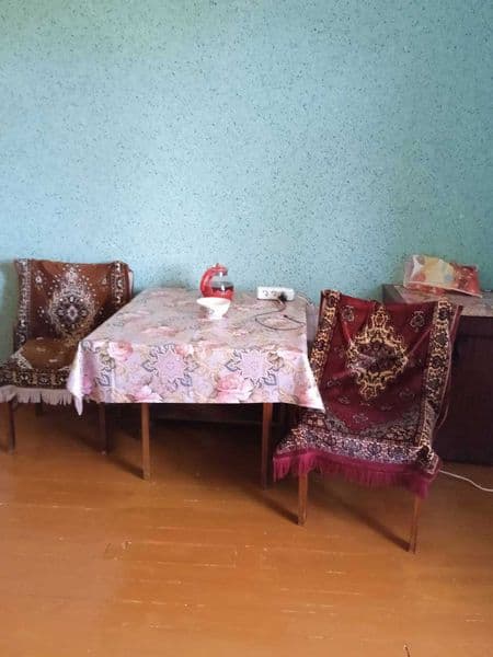 В квартире 2 комнаты, душ и туалет с раковиной. Для нагрева 