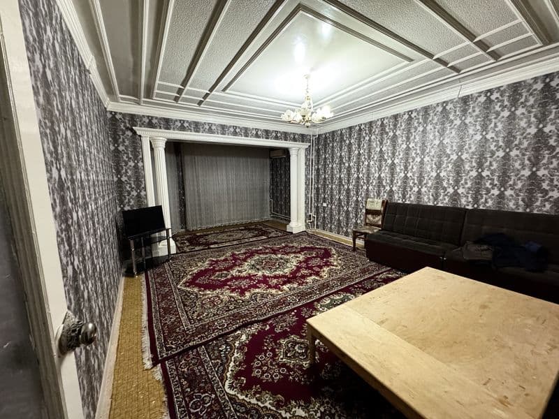 Tinchlik metro yonidan 2 xonali kvartira:<br />
Holati - yax