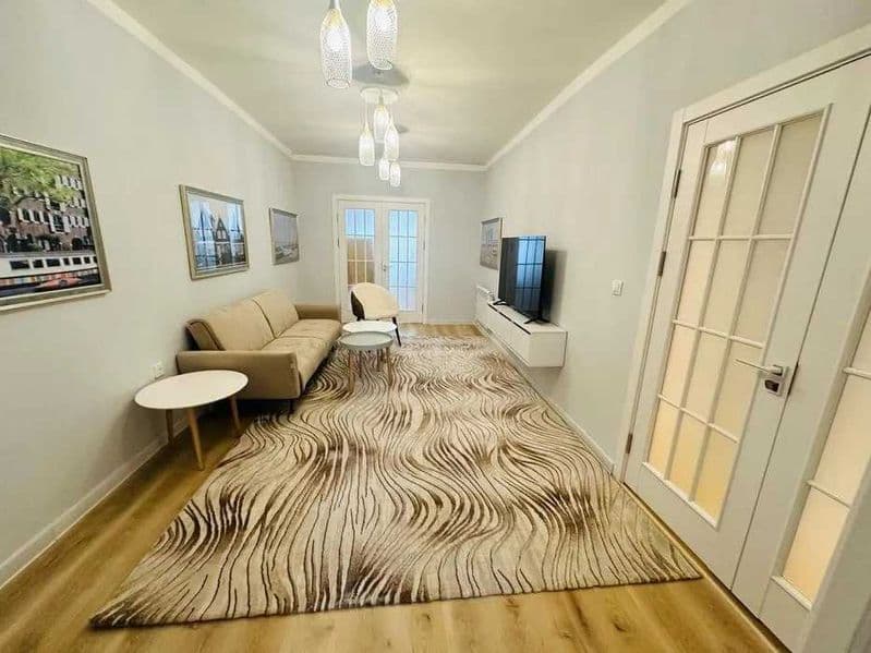 Район: Мирабадский<br />
Адрес: Айбек <br />
<br />
• Комнат