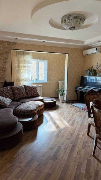 Квартира в центре города. <br />
Укомплектована мебелью и те