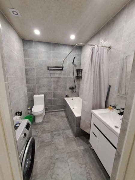 Отличное расположение дома - всё рядом - много магазинов, Це — фото 5