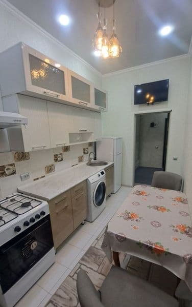 Район: Яшнабод<br />
Ориентир: кадышева,  метро-олмос <br />