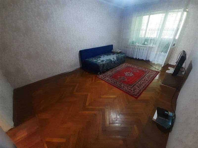 Сдается 2х комнатная квартира,5 этаж,балкон 2×6,корпич,на Ма