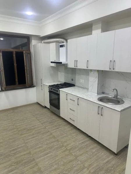 Квартира 105кв.м <br />
Полностью пустая 500$ <br />
Есть пр