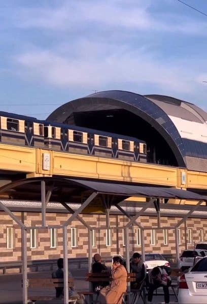 Sergeli tumani 3 metro bekatida 1 xona 2 xona qilingan uy ij