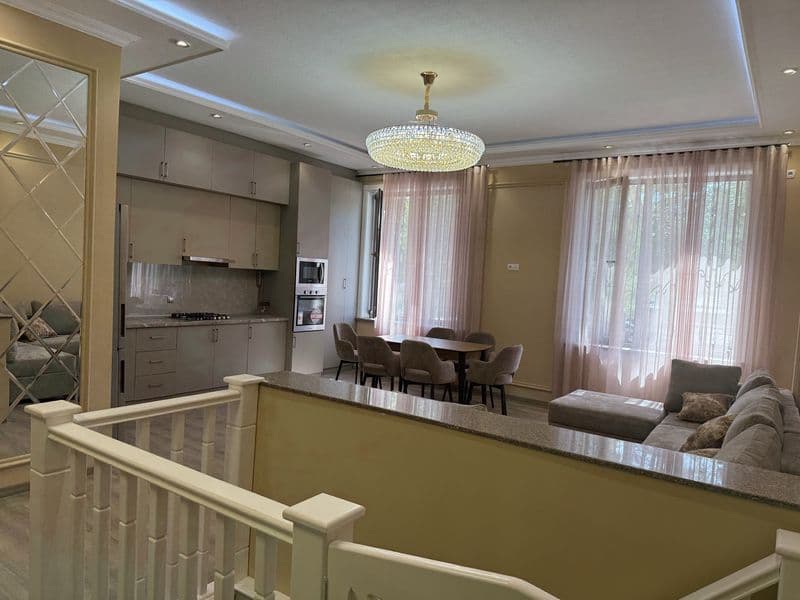 Квартира в новостройке в отличном состоянии 120 кв м   На 1 