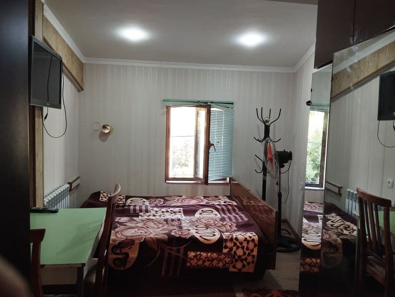 Сдаеться с 1 мая двухкомнатная квартира в частном доме,ещё р