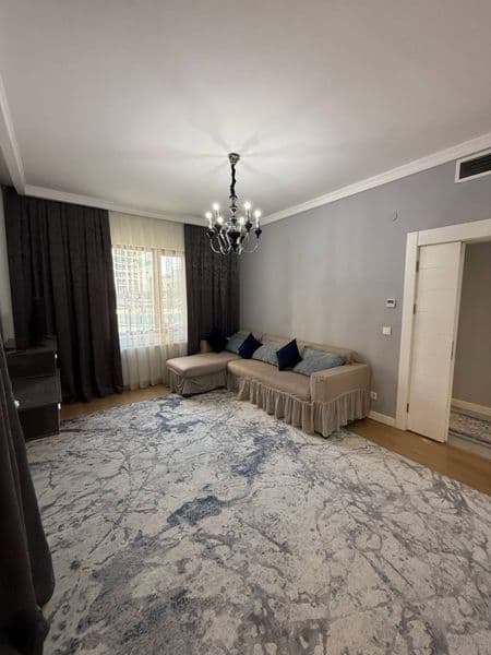 Квартира полностью обставлена мебелью и техникой звоните ест