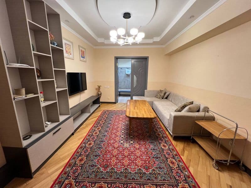 Отличное расположение дома - всё рядом - много магазинов, Це