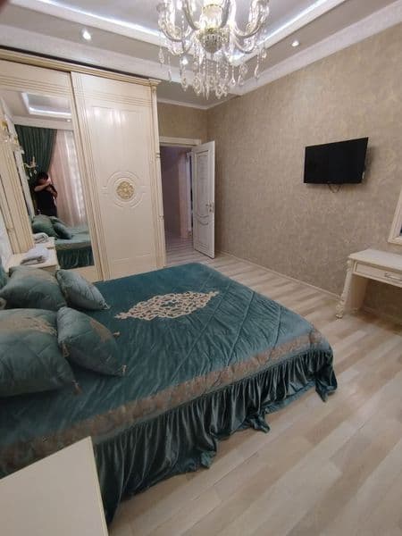 Дархан Метро Пушкина<br />
4 комн<br />
4 этаж<br />
6 этаж 