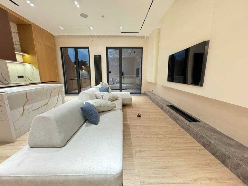 Район: Яшнабадский<br />
Ориентир: Ц-1<br />
<br />
Комнат: 