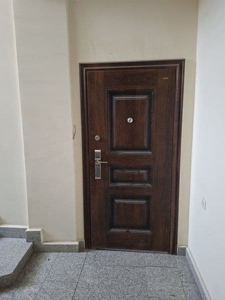 Здается квартира 2/1/8/,новастройке своя 79кв год постройке 