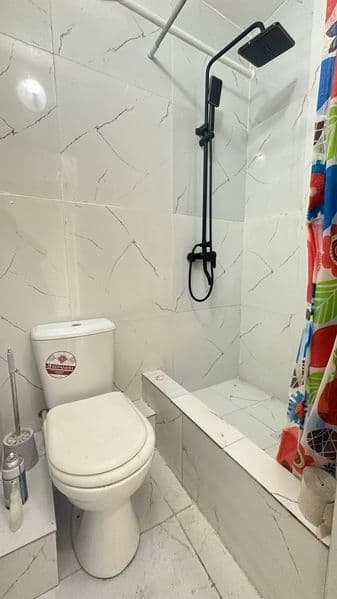 Chilonzor tumani qozarabot kochada 1 xona uy arendaga berila