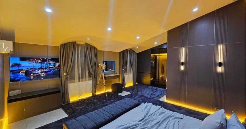 Ориентир: Алайский рынок<br />
<br />
Комнат: 3<br />
Площад